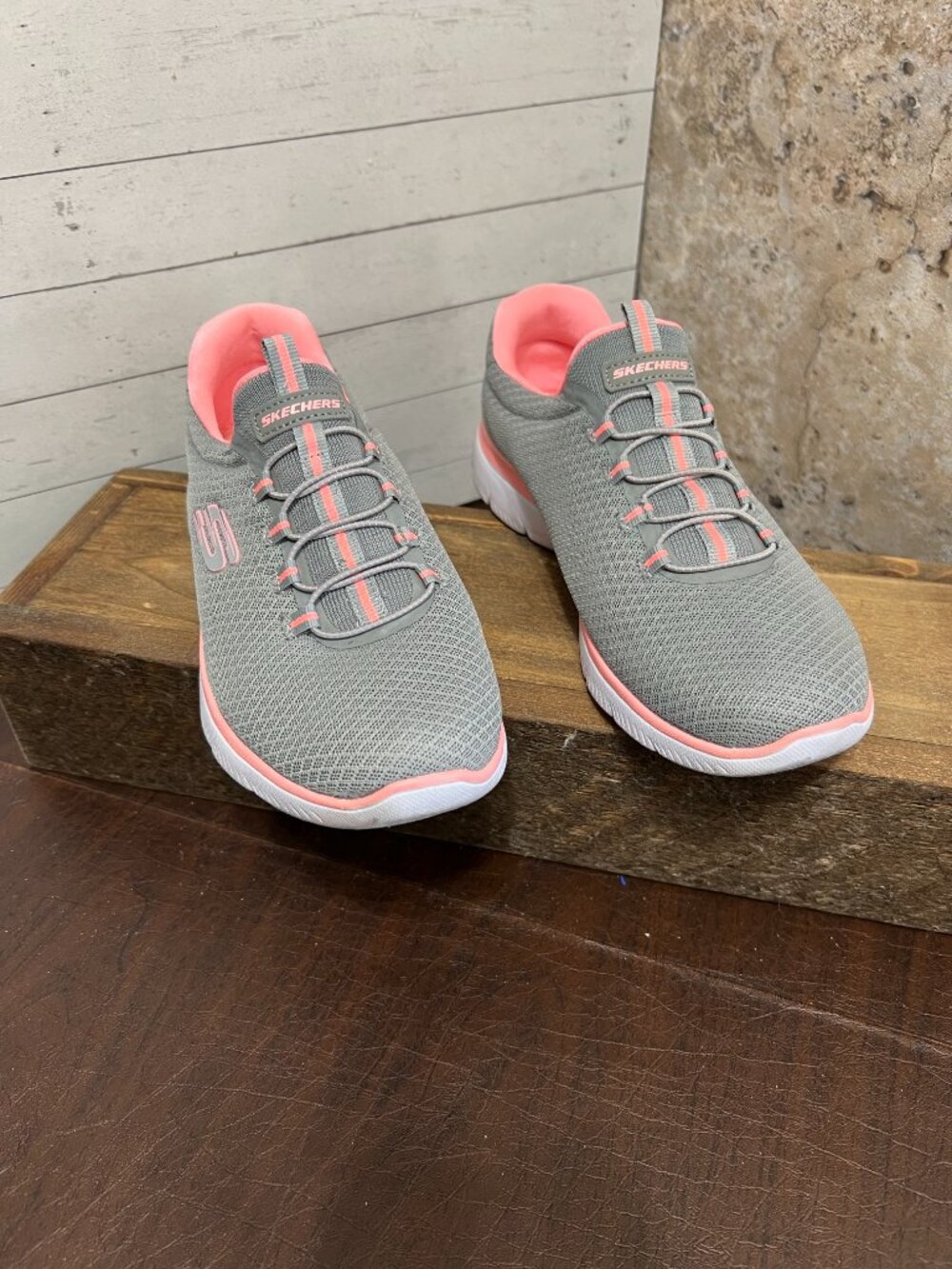 Skechers Women’s Memory Foam Sneakers Gray Pink Size 8